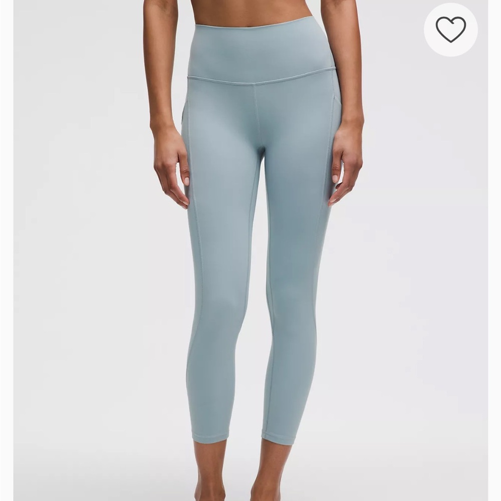 Like New! lululemon Align™ High-Rise Crop with Pockets 25” - size 4